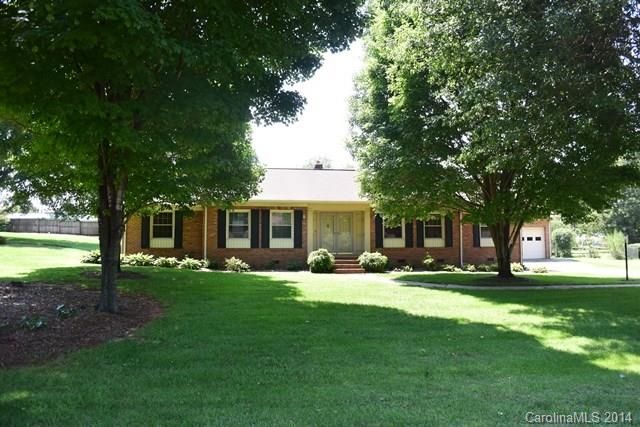 814 E 23rd St, Newton, NC 28658