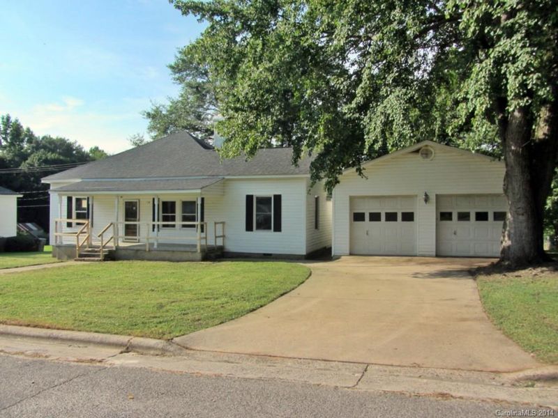118 Oak St, Clover, SC 29710