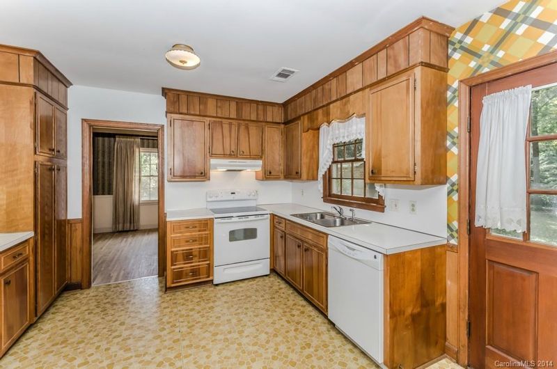 1228 Bearmore Dr, Charlotte, NC 28211