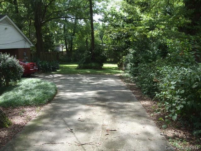 404 E First St #L13, Lowell, NC 28098