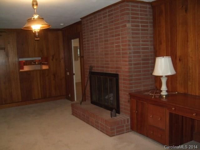 404 E First St #L13, Lowell, NC 28098