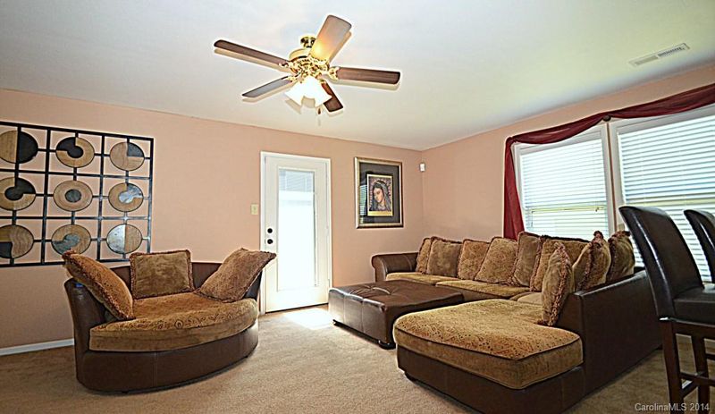 3148 Pikes Peak Dr, Gastonia, NC 28052