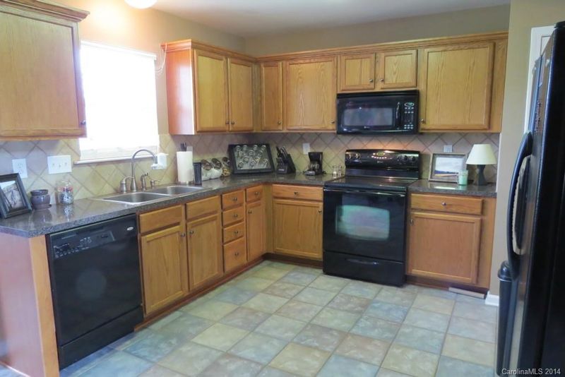 631 Marthas View Dr, Huntersville, NC 28078