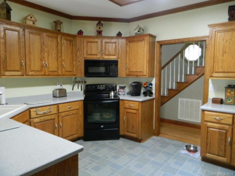 8523 Foxbridge Dr, Matthews, NC 28104