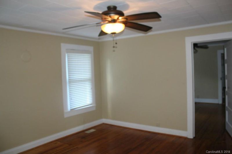 302 Hillcrest Ave, Gastonia, NC 28052