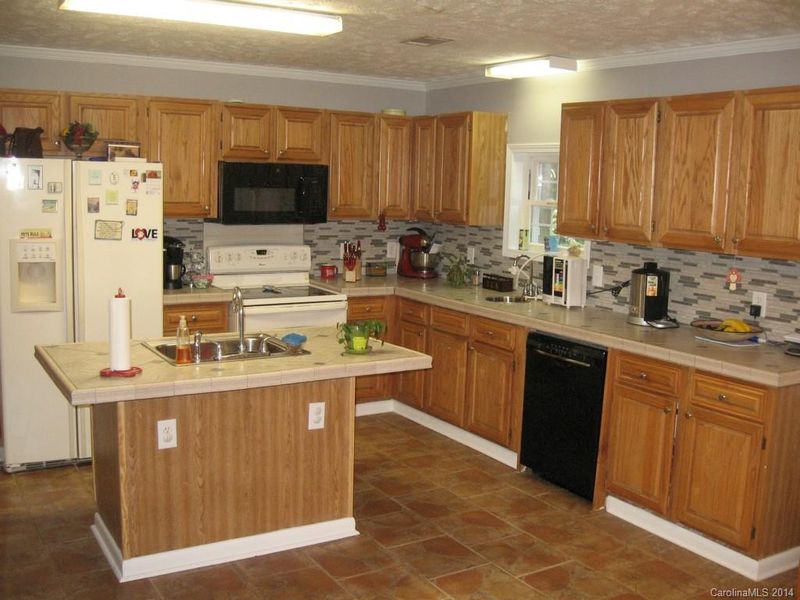 902 Park Cir, Lincolnton, NC 28092