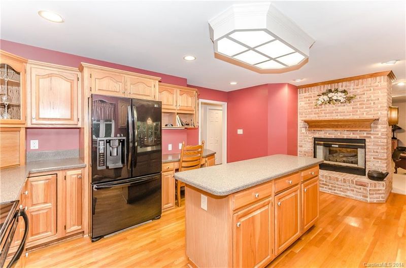 7049 Mariners Ct, Tega Cay, SC 29708
