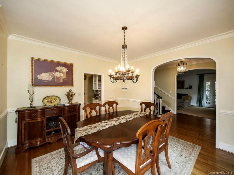 1520 Scotland Ave, Charlotte, NC 28207