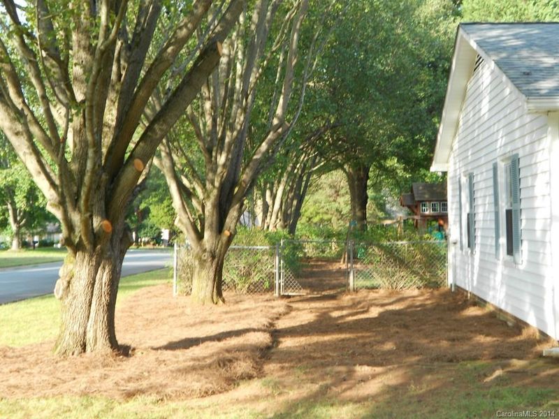 7530 Farm Gate Dr, Charlotte, NC 28115