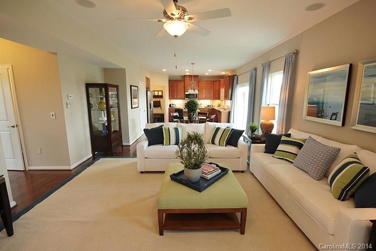 12807 Plumleaf Dr, Charlotte, NC 28213