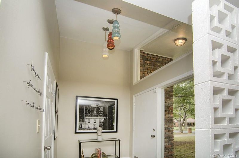 927 Lansdowne Rd, Charlotte, NC 28270