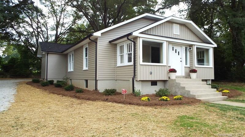 705 Rogers Lake Rd, Kannapolis, NC 28081