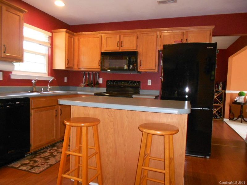 2445 Acadia Ct, Kannapolis, NC 28083