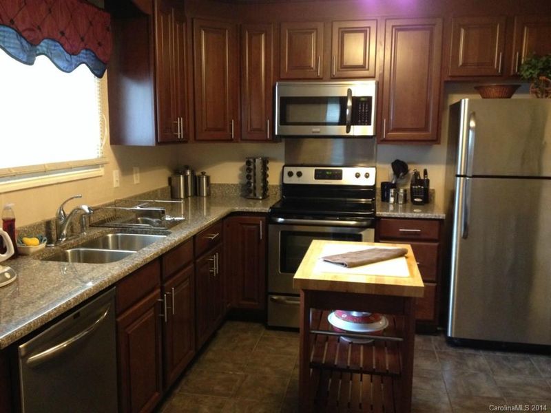 601 Tuckaseege Rd, Mount Holly, NC 28120