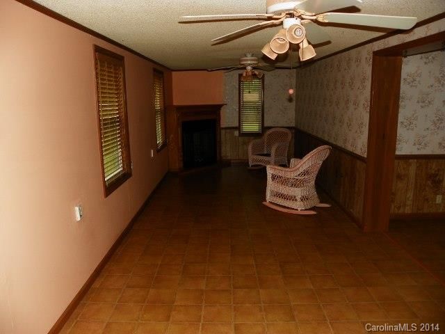 233 Rockhill Ln, Lincolnton, NC 28092