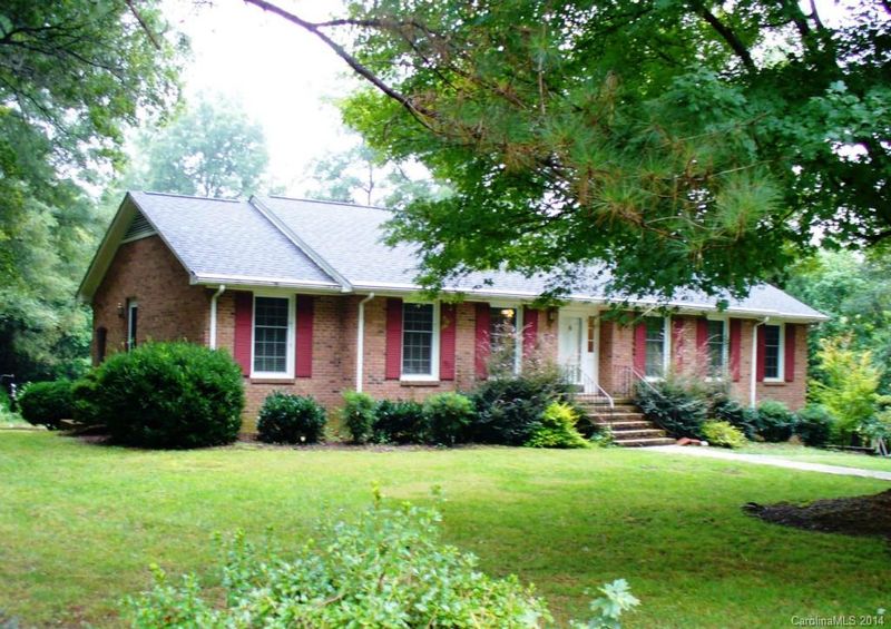 702 Woodend Dr, Concord, NC 28025
