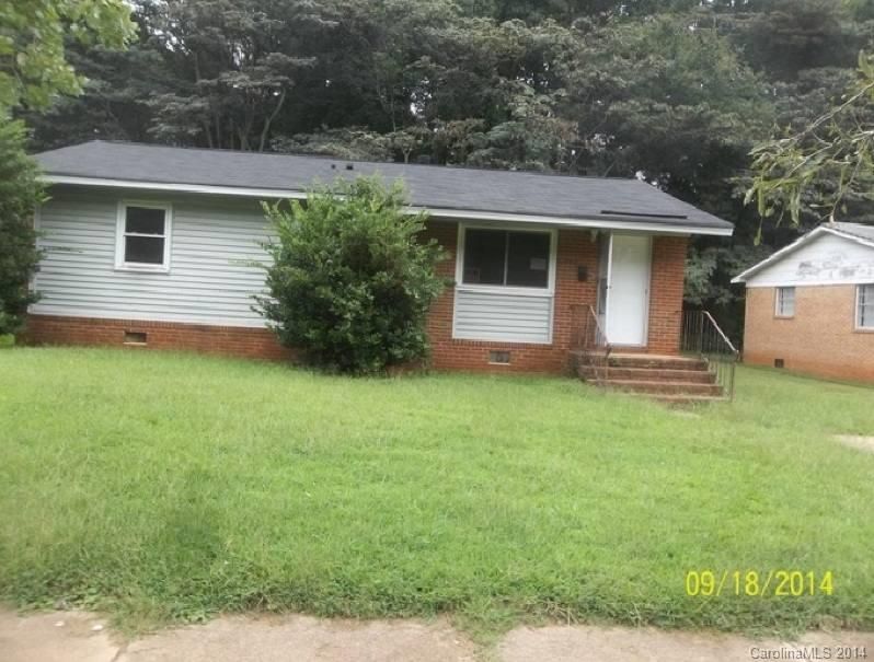 2412 Longleaf Dr, Charlotte, NC 28210