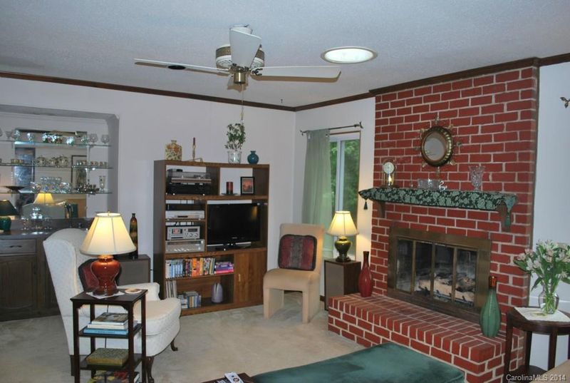 7908 Robin Crest Rd, Charlotte, NC 28226