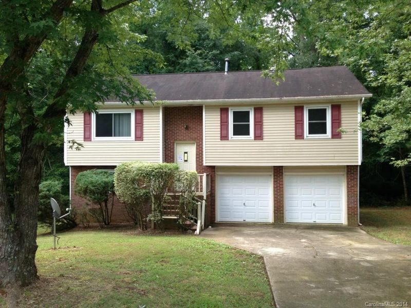 6202 Round Hill Rd, Charlotte, NC 28211