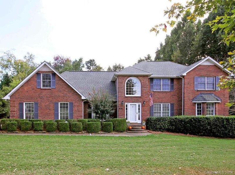 5907 Fox Crossing Dr, Charlotte, NC 28216