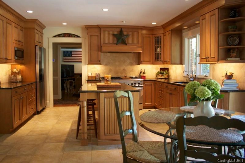 3300 Foxridge Rd, Charlotte, NC 28226