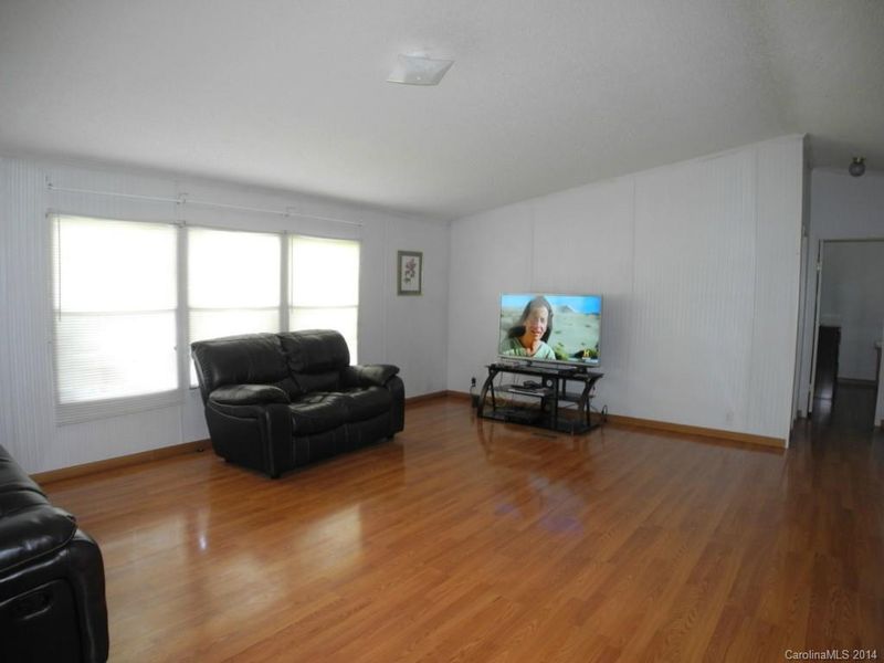 114 Lynnhaven Dr, Dallas, NC 28034