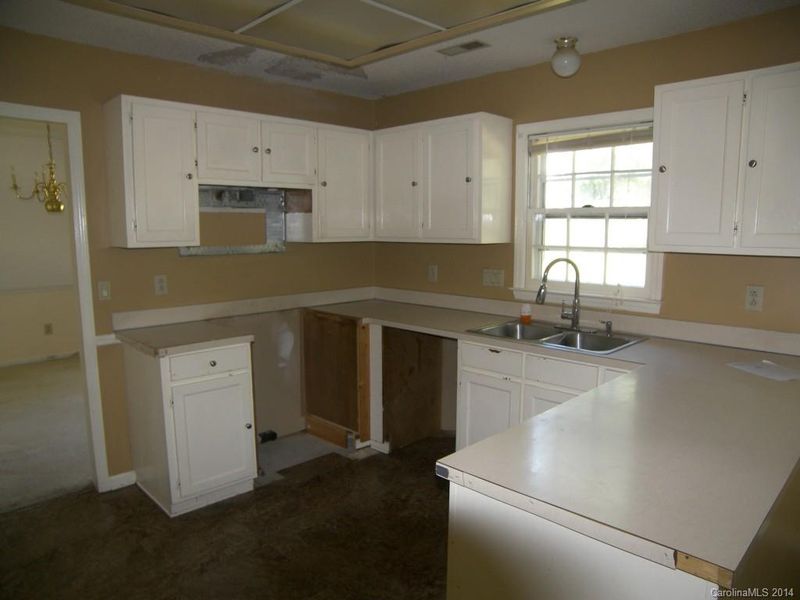 7209 Canyon Dr, Charlotte, NC 28262