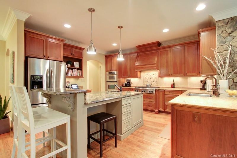 2301 Pender Pl, Charlotte, NC 28209