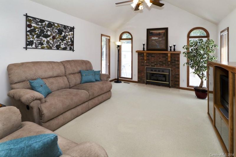 7271 Price Point Dr, Denver, NC 28037