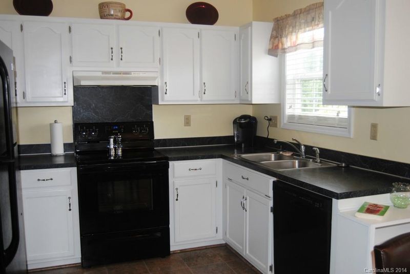 716 Red Talon Ct, Gastonia, NC 28056