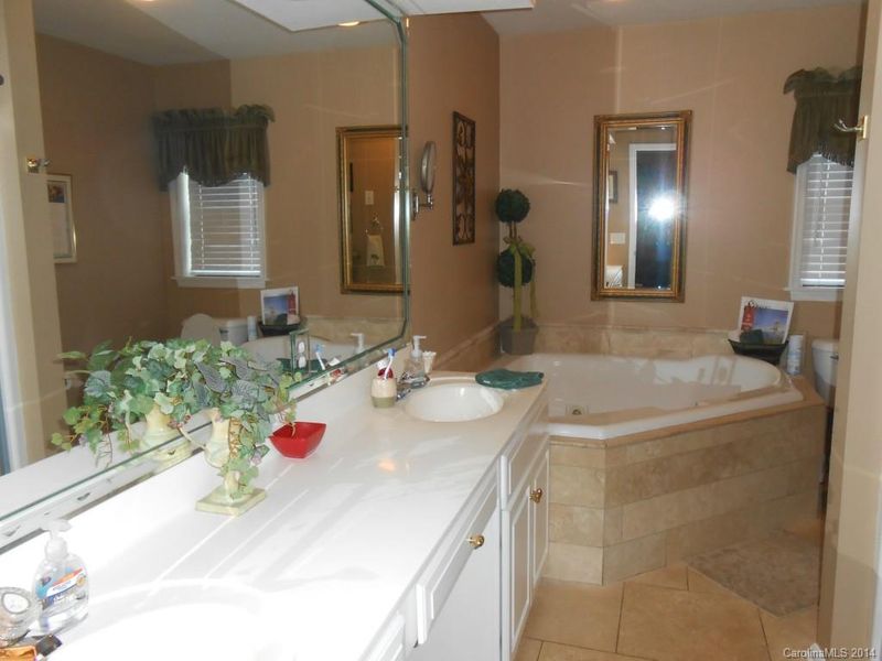 190 Central Heights Dr, Concord, NC 28025