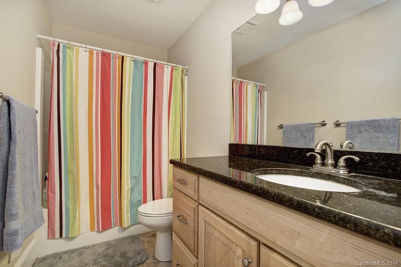 13700 Pine Harbor Rd, Charlotte, NC 28278