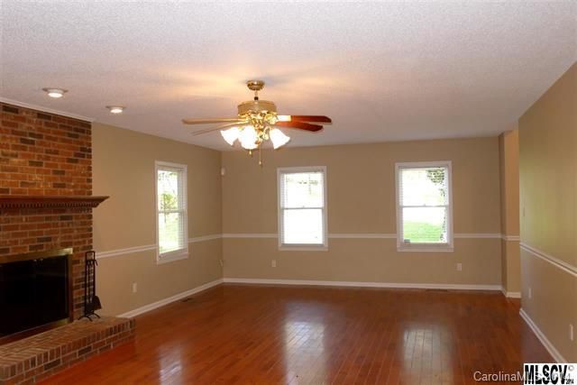 4014 Wandering Ln, Hickory, NC 28601
