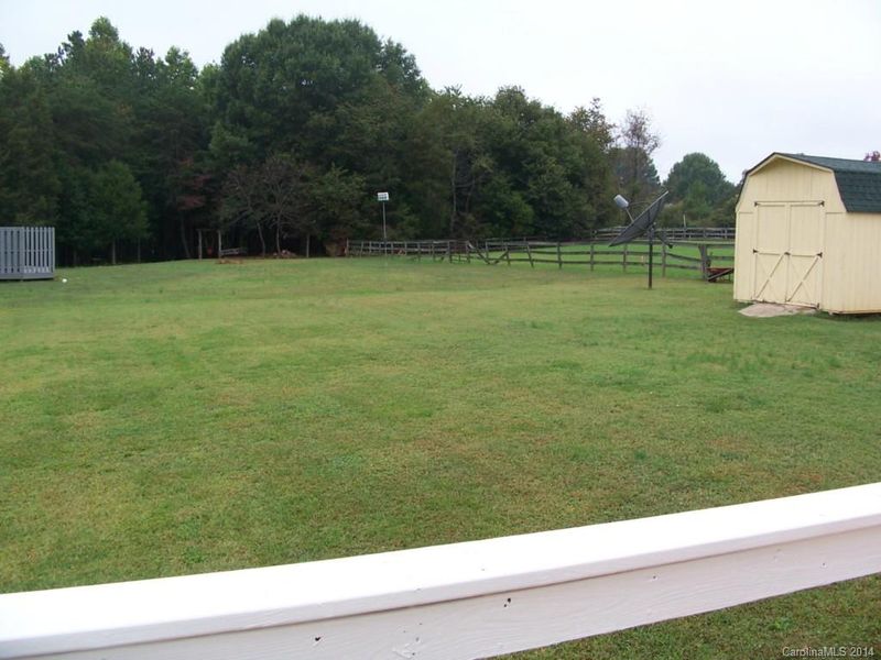 126 Equestrian Dr, Mooresville, NC 28115