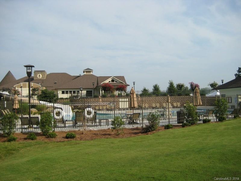 800 Pine Forest Rd, Charlotte, NC 28214