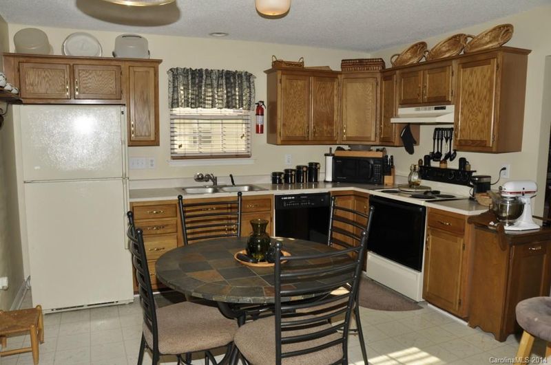9236 Amy Dr, Charlotte, NC 28213