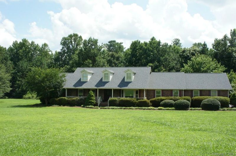 208 Smith Rd, Mount Holly, NC 28120