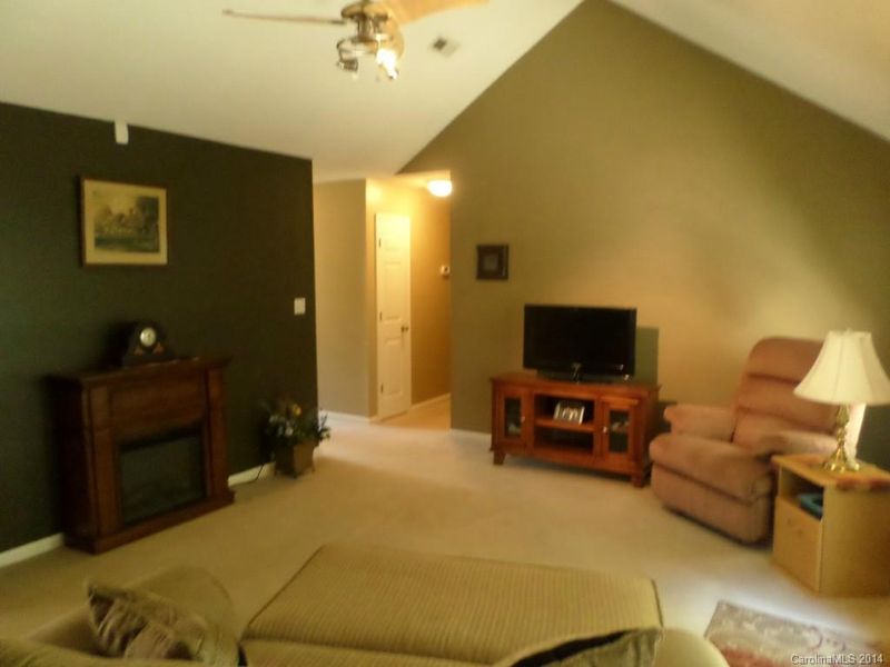 211 Applegate Ln, Fort Mill, SC 29715