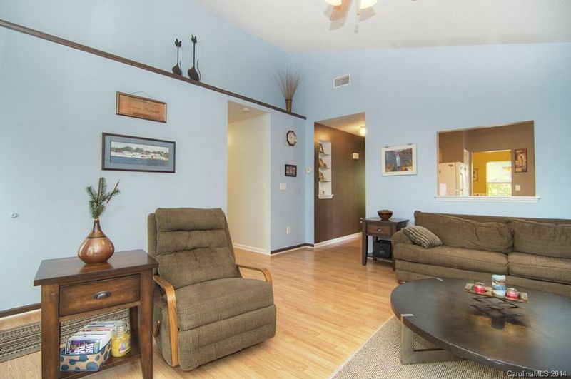 10013 Dunfries Rd, Matthews, NC 28105
