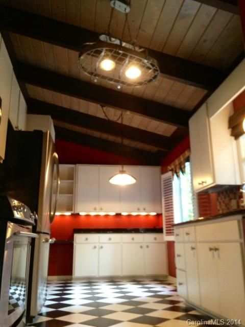 1079 14th Avenue Dr NW, Hickory, NC 28601