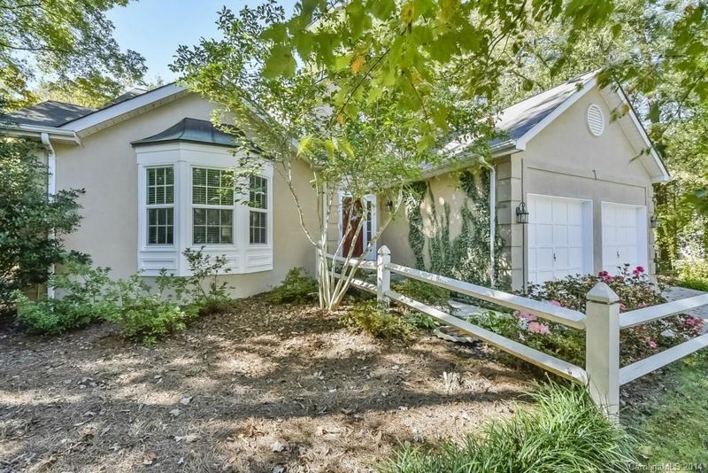 2630 Carriage Crossing Dr, Matthews, NC 28105
