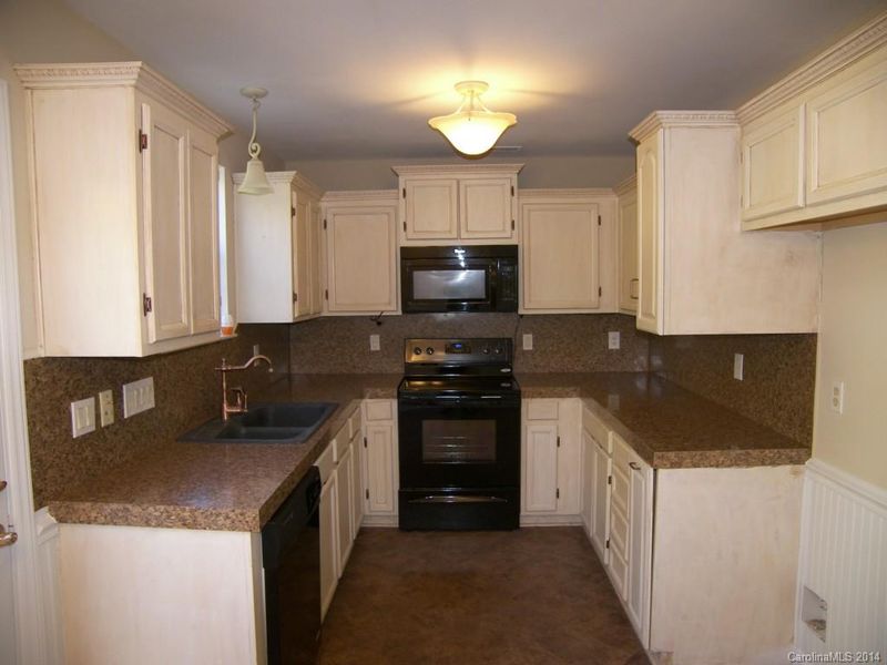 8722 Brampton Dr, Charlotte, NC 28215
