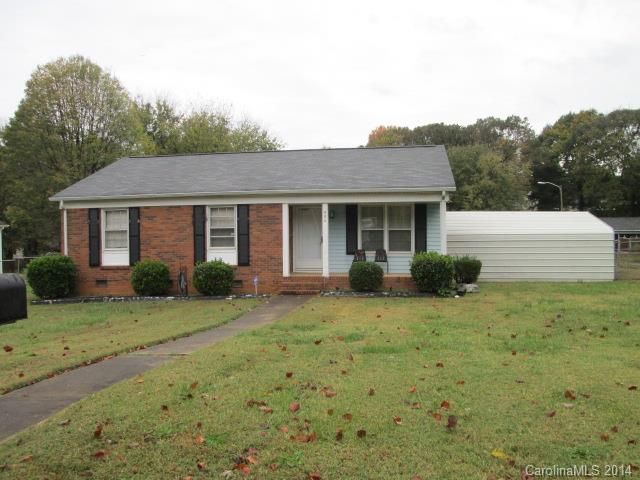 500 Huntsmoor Dr, Charlotte, NC 28217