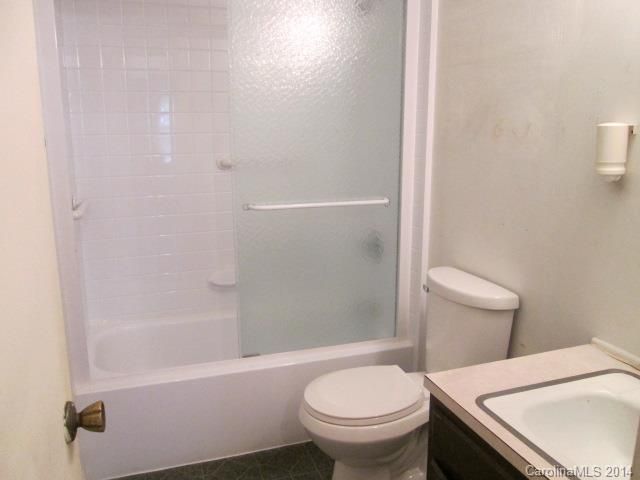 500 Huntsmoor Dr, Charlotte, NC 28217