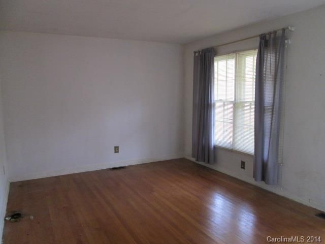 500 Huntsmoor Dr, Charlotte, NC 28217