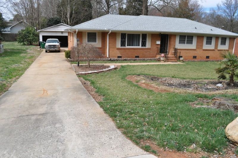 3810 Medallion Dr, Charlotte, NC 28205