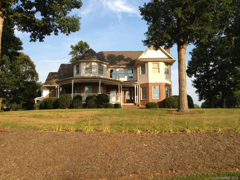 406 NE 4th Ave, Conover, NC 28613