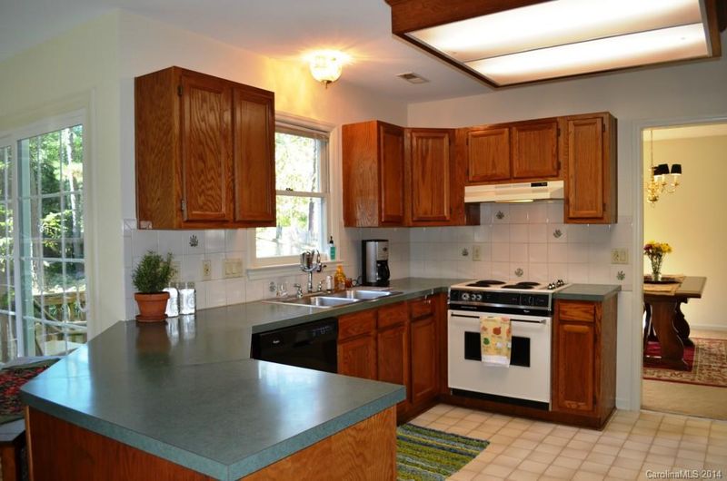 7100 Cornerstone Dr, Charlotte, NC 28269