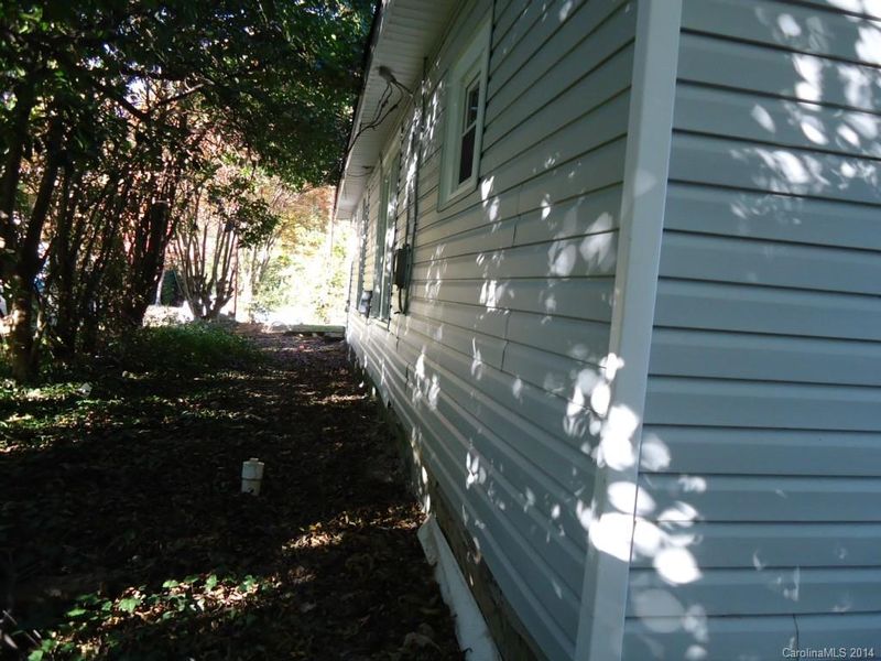 120 E Ohio Ave, Bessemer City, NC 28016