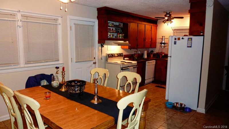 1200 Lynhaven Dr, Gastonia, NC 28052